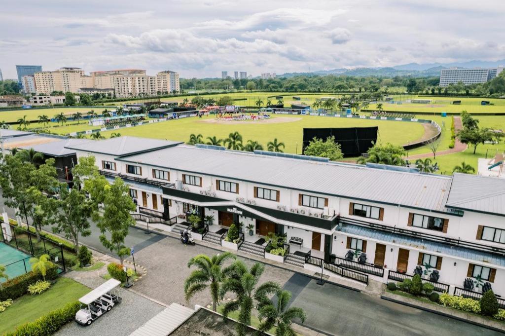 The Mansion Hotel Mabalacat Eksteriør billede