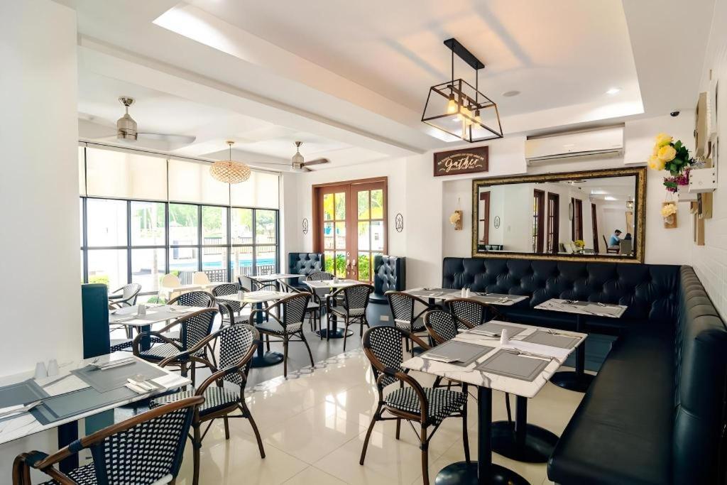 The Mansion Hotel Mabalacat Eksteriør billede