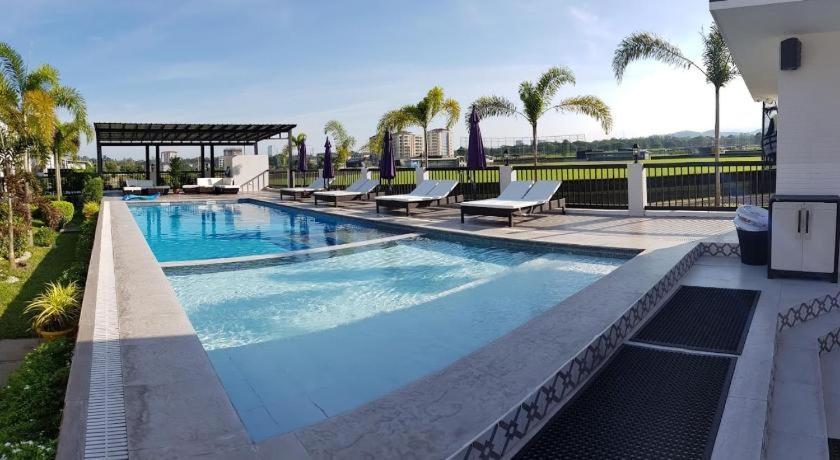 The Mansion Hotel Mabalacat Eksteriør billede